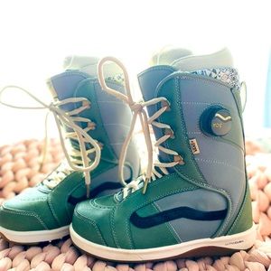 Women’s Vans Ferra Pro Snowboard Boot Size 7.5